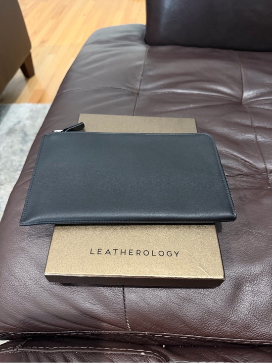 Leatherology Other - Leatherology Unisex Black Leather Zip Wallet Pouch